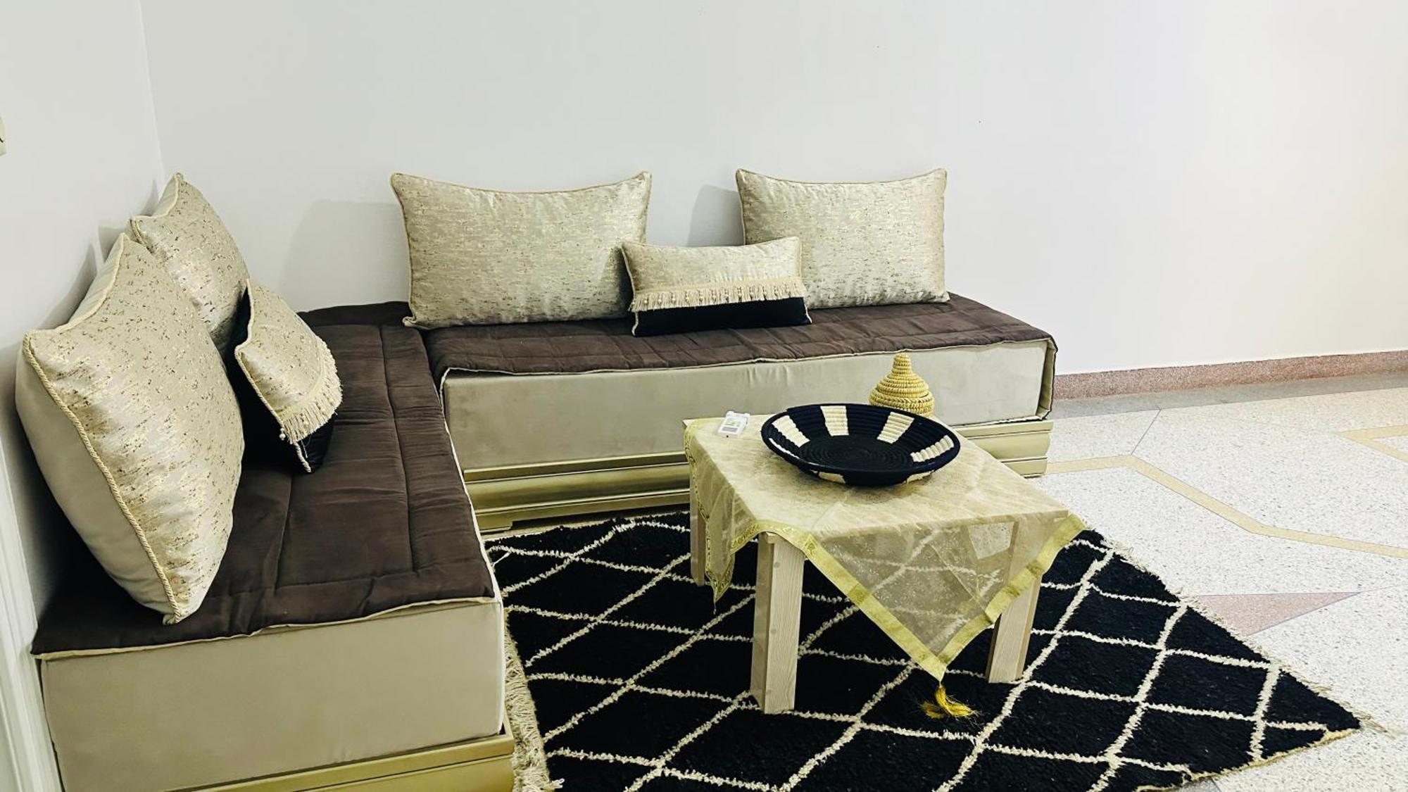 Karaz Homestay Grand Appartement Avec Rooftop Monte Arrouit ภายนอก รูปภาพ