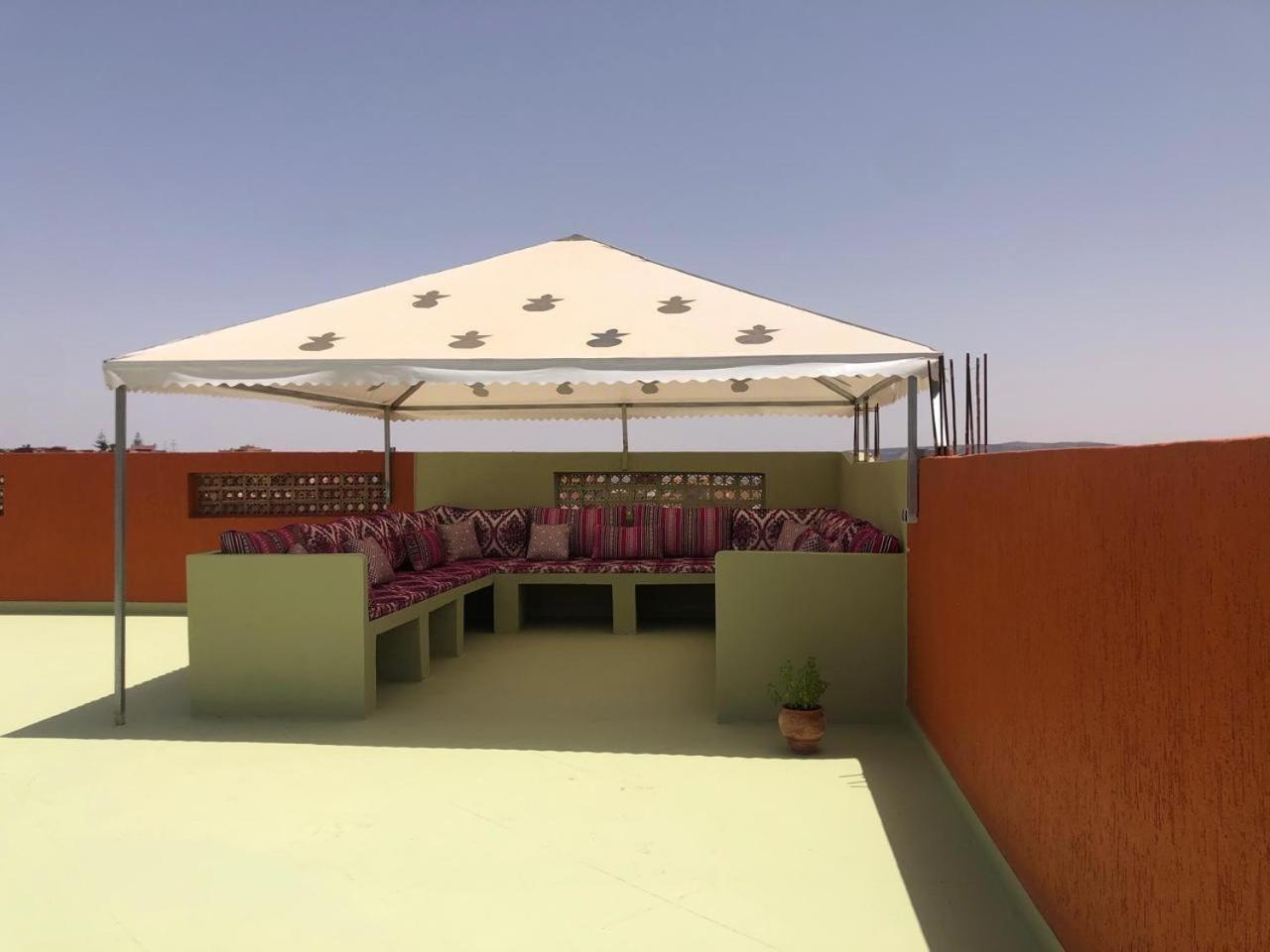 Karaz Homestay Grand Appartement Avec Rooftop Monte Arrouit ภายนอก รูปภาพ